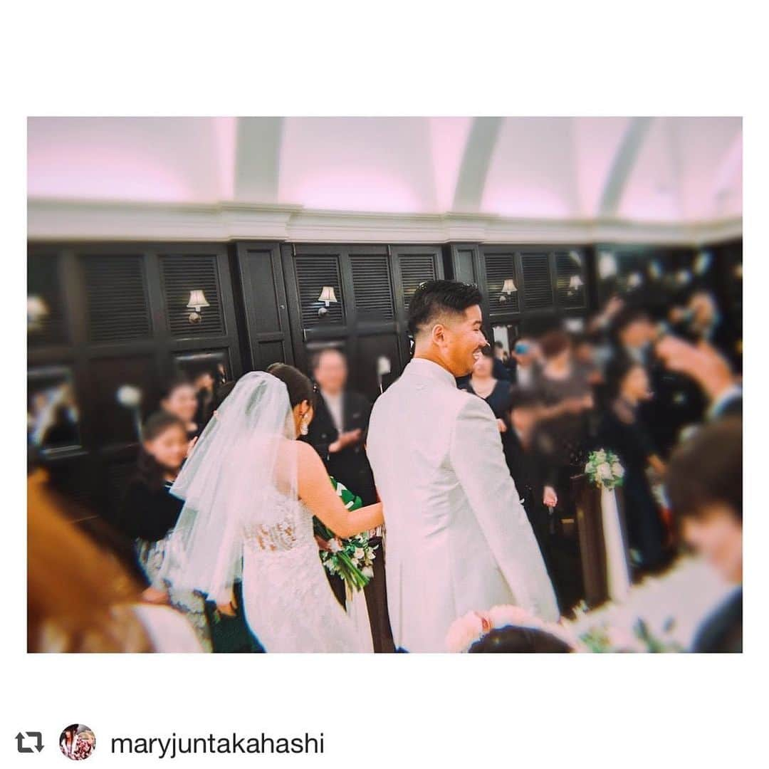 高橋ユウさんのインスタグラム写真 - (高橋ユウInstagram)「本当におめでとう😭😭😭 2人が結婚しているのも、愛し合っているのも、思いあっているのも知っていたはずなのに、 いざ2人の結婚式を迎えると、その愛の大きさとに涙なしには見ていられなかった👰🤵💍 #repost @maryjuntakahashi  浸ってます。 I am immersed in this... Happy Wedding💖 #brotherswedding  #弟の結婚式 #4人きょうだい #高橋きょうだい #TakahashiSiblings  二人が出てくる前からみんな号泣していた。「早いがな！」と笑いながらツッコむ幸せ。」2月26日 1時21分 - takahashiyu.official