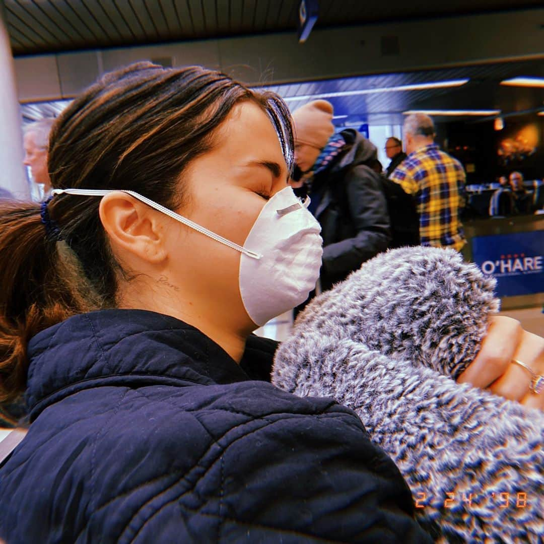 セレーナ・ゴメスさんのインスタグラム写真 - (セレーナ・ゴメスInstagram)「Momma and I being tourists. We take great pictures. OH and we went to CrimeCon! Love you Chicago and the bean.」2月26日 1時30分 - selenagomez