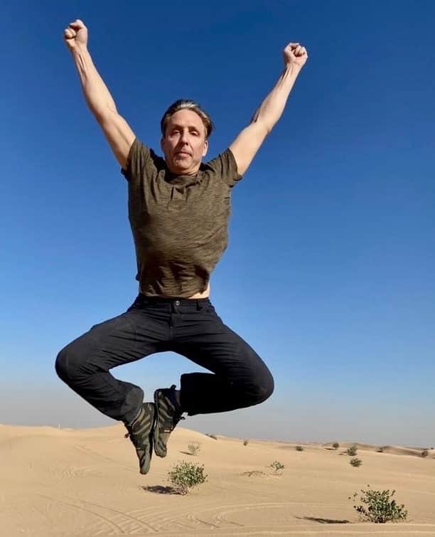 デイヴ・アスプリーさんのインスタグラム写真 - (デイヴ・アスプリーInstagram)「Flying meditation! Feeling great in #Dubai after dune bashing (yes, that's a thing). #Biohacking is a lifestyle. Traveling 12 time zones and still having energy to have a little fun in the desert is pretty awesome. If you saw my story, one of my favorite and obligatory hacks is my @TrueDarks with BP Sleep Mode and #glutathione. From time zone changes to altitude exposure and low-quality air - flying is hard on your biology and sleep is of course THE number wellness gift you can give yourself.  Are you hacking your travel? Are your tips on my list? Link in bio. ⁠ ⁠ ⁠ ⁠ #travelhacks #traveltips #travelgram #jetlag #wanderlust #biohacker #biohacking #biohacks #biohack #liveoptimal #upgraded #wheretonext #BeBulletproof #BeProof」2月26日 1時45分 - dave.asprey