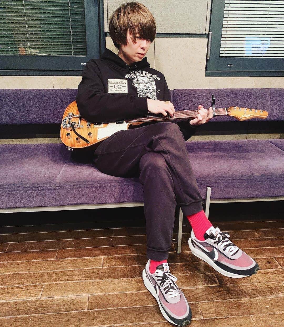 川谷絵音さんのインスタグラム写真 - (川谷絵音Instagram)「絶賛レコーディングをしています。 #長田くんのギター」2月11日 18時28分 - indigolaend