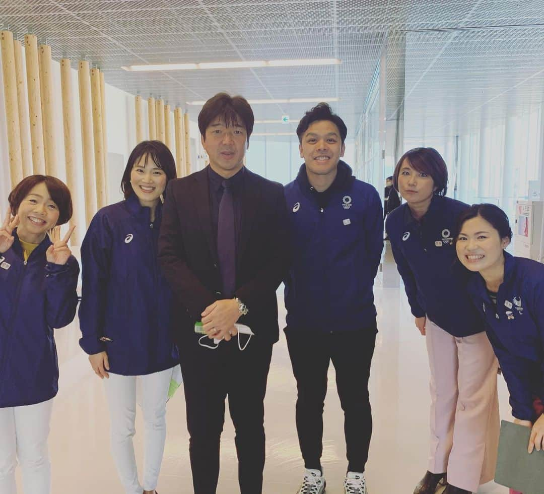 細田阿也さんのインスタグラム写真 - (細田阿也Instagram)「#ふじのくにスポーツサポーター #shizu9 として、、、 #東京2020  #オリンピック　#パラリンピック 200日前イベント #キラメッセ沼津  #久保ひとみ　さんをリーダーに #山田門怒　さん #杉岡沙絵子　さん #各務梓菜 さん  shizu9 が会場に伺いブース、競技を紹介させていただきました！  #日本生命 #みんなの2020全国キャラバン #ミライトワ　#ソメイティ　も登場！  撮影会もとっても大人気でした！  #リオ五輪　4x100リレー#銀メダリスト　#飯塚翔太　選手 #リオパラ　#ボッチャ団体　銀メダリスト　#杉村英考　選手 #名波浩　さんもトークショーに登場！  #フェンシング #卓球　#ボッチャ　#車椅子バスケ  #パワーリフティング　#柔道　#自転車　などたっくさんの競技体験もあったかと🙋‍♀️ また皆様にお会いできること 楽しにしております！！ #静岡　盛り上げていきましょい！！ 私なんぞの、、、 #サイン色紙　もらってくださった皆様ありがとう🤣」2月11日 17時02分 - hosodaaya