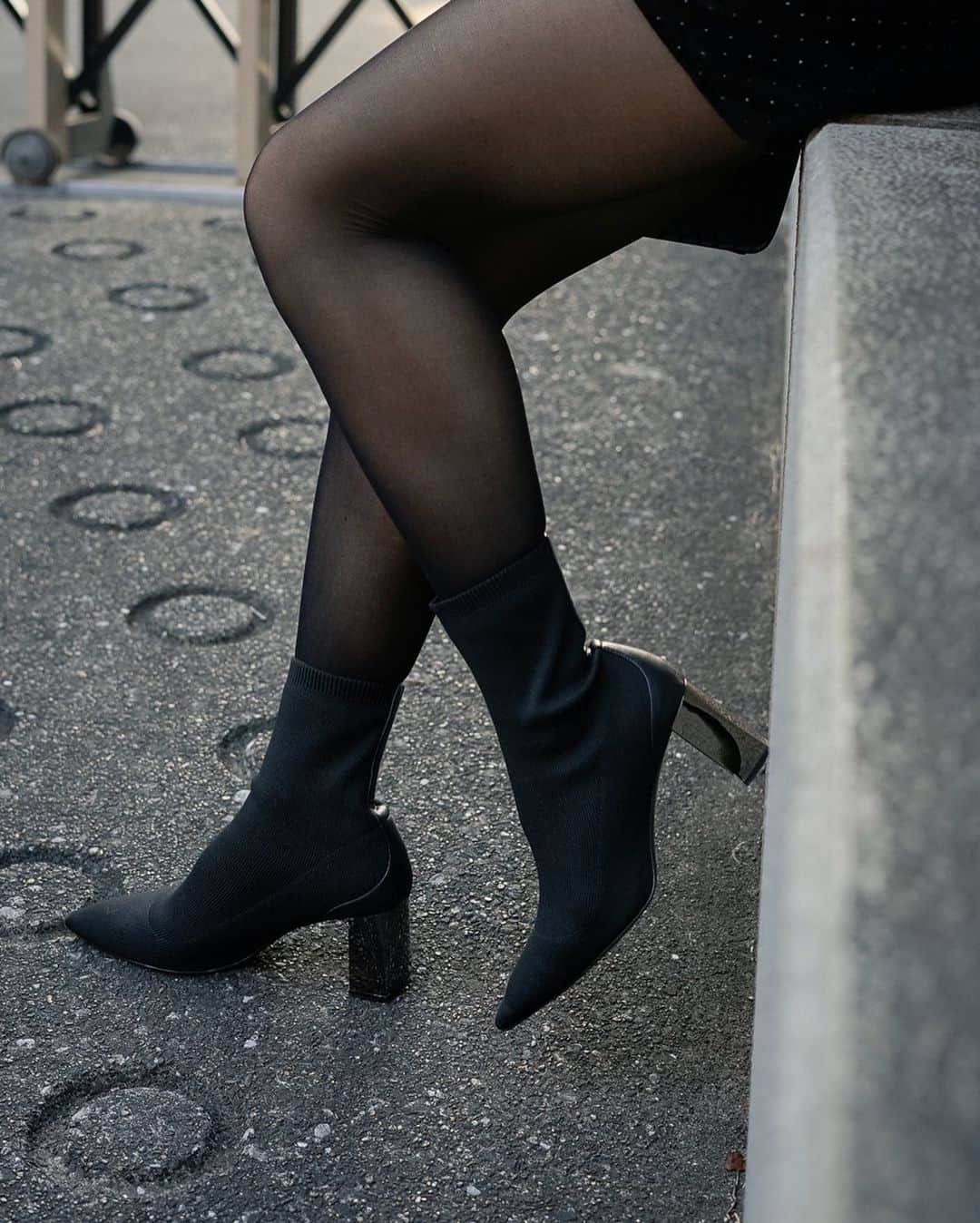 Fashionsnap.comさんのインスタグラム写真 - (Fashionsnap.comInstagram)「【#スナップ_fs】 Name 新夏  Jacket #used Pants #epine Shoes #ZARA Necklace #VivienneWestwood  #fashionsnap #fashionsnap_women」2月11日 16時58分 - fashionsnapcom