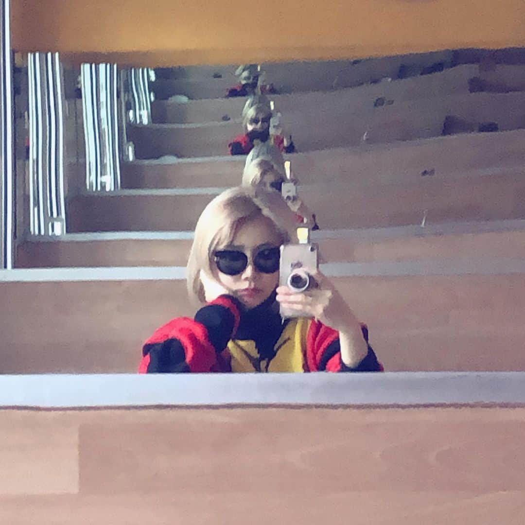 ジェアのインスタグラム：「어플아님 ㅋㅋ 피자집🍕 거울🤣🤣」