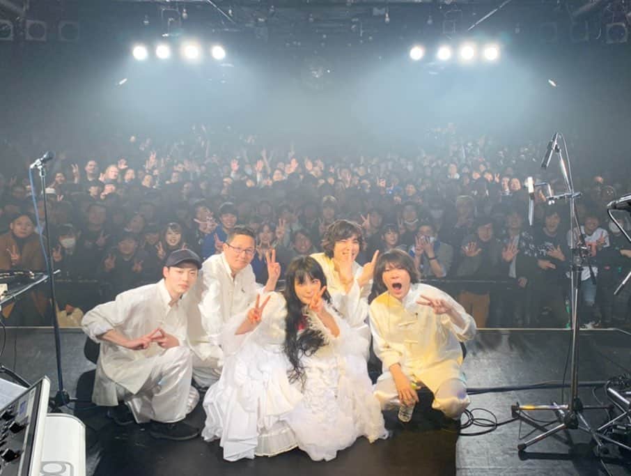 永井聖一のインスタグラム：「DAOKO #御伽の三都市tour 完走〜(写真は東阪名の順)。 次は3月、ビルボード東阪！」