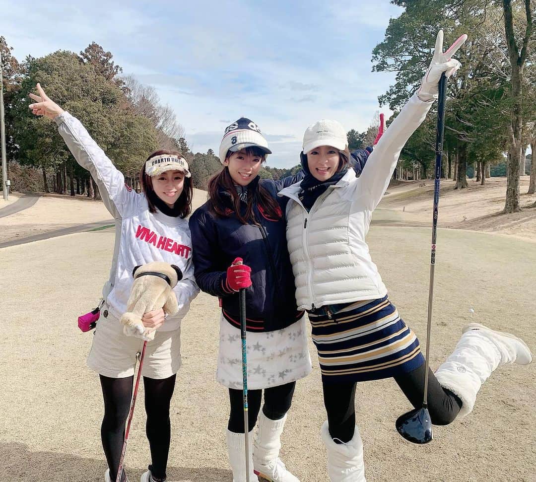 相川友希のインスタグラム：「golf♡ #ゴルフ　#ゴルフ女子　#ゴルフ好き　#golf #ゴルフが好き　#ゴルフ週間 今週怒涛のゴルフ週間⛳️ 今日はお仕事してるよ♡ めちゃくちゃ美味しい差し入れ😍ありがとう♡♡♡ ファンの方に会えて嬉しかったです♡」