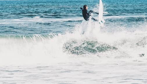 伊東大輝さんのインスタグラム写真 - (伊東大輝Instagram)「久々サーフィン投稿🌊 この極寒の真冬に１から修行し直します！w #surf #surfing @justicesurfboard @quiksilver_japan」2月11日 18時02分 - daikiitoh