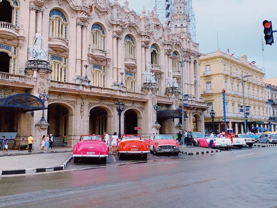 関根理紗さんのインスタグラム写真 - (関根理紗Instagram)「HABANA DAY2 街をぶらぶら、カラフルだから歩いてみて回るのたのしい👍  クラシックカーがやっぱりかわいい！ みてるとピンクが多めかな？  異国にきた感がすごい、キューバ🇨🇺 #cuba #habana #カラフル　#おさんぽ」2月11日 18時07分 - sekine.risa