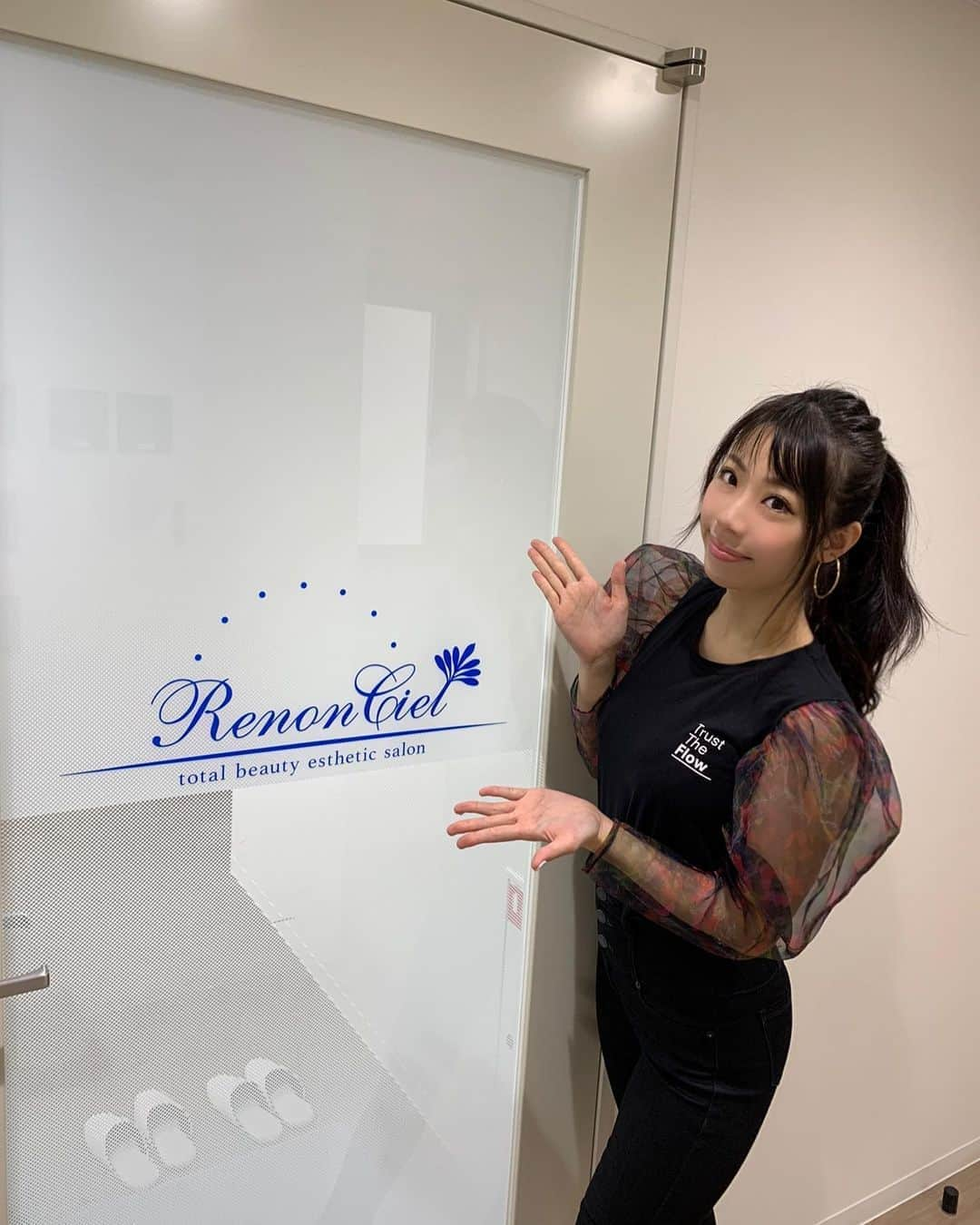 鈴木ふみ奈さんのインスタグラム写真 - (鈴木ふみ奈Instagram)「Renoncielさんに行ってきました✨ 大好きなエンダモロジー😚🧡 凝り固まったセルライト脂肪を揉み解して除去してくれます👍🌴 エンダモロジーのかけ方によってボディメイクされるんだけど...keityさんは神業👼❗️ 私はグラビアをやっているので、胸とお尻を落とさずメリハリボディーをオーダーしてます👙✨ #美容レポ #美容 #エステ #renonciel」2月11日 18時21分 - fuminasuzuki