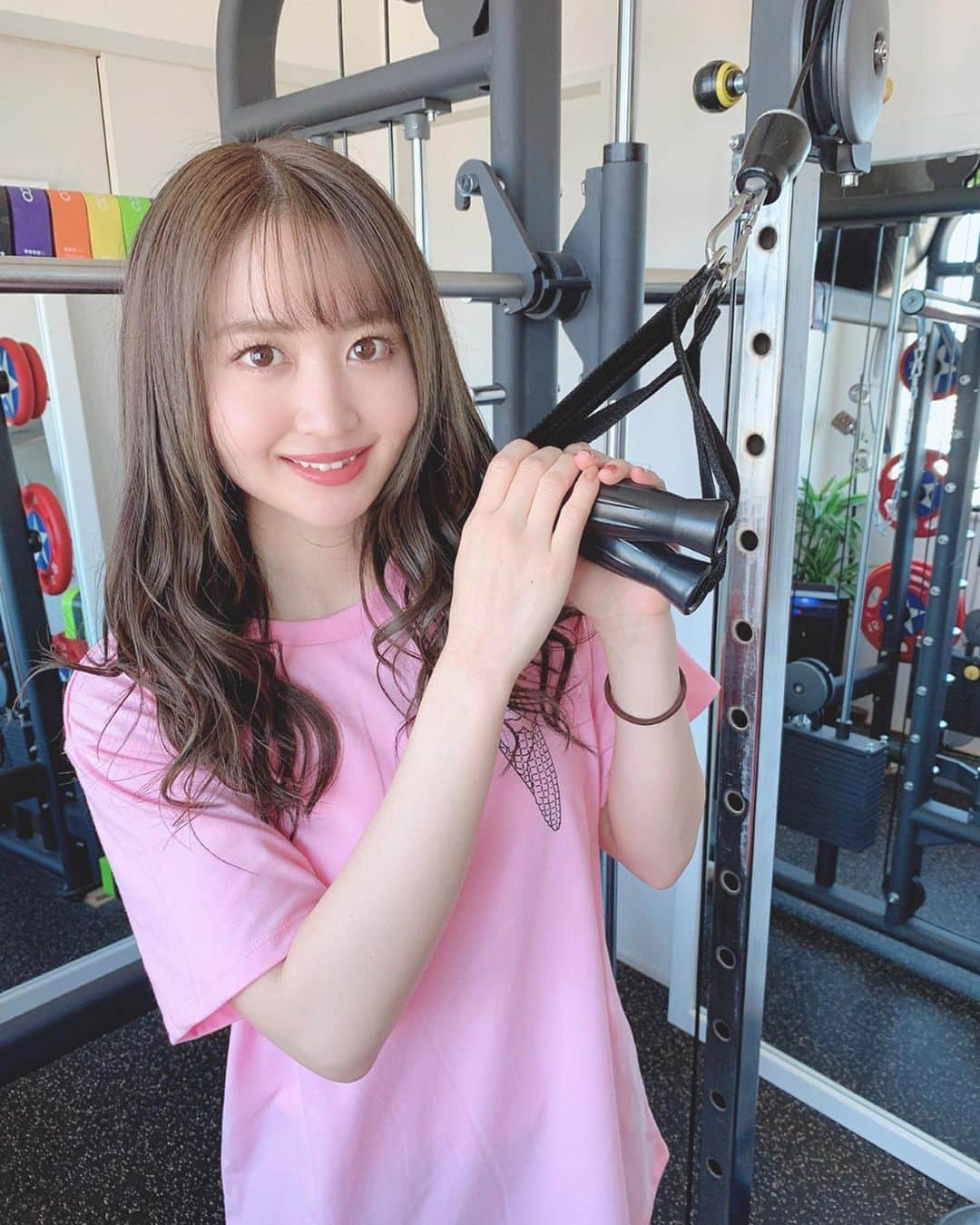 沢井里奈さんのインスタグラム写真 - (沢井里奈Instagram)「♡ . 先日、パーソナルトレーニング 行って来ました🏋️‍♀️❤️ . この日は尻トレ！！ かなりぷるぷるしてたけど だいぶ筋肉付いてきたねって 言われて嬉しかったです😭😭😭 体重、体脂肪率も減ってた、、😢🌸 . ホワイトチョコレート味の プロテイン美味しかったな〜🍫💭笑 . トレーナーさんもお友達も ほんとに可愛くて美しい🥺💕💕 . #lygym #personaltraining #training #personalgym #gym #hiit #hiittraining #fitness #fitnessgirl #パーソナルトレーニング #パーソナルジム #パーソナル #ジム #栄パーソナル #栄トレーニング #栄ジム #筋トレ女子 #スクワット #脚トレ #腹筋 #くびれ #尻トレ #ヒートトレーニング #ダイエット #沢井里奈」2月11日 18時15分 - sawairina