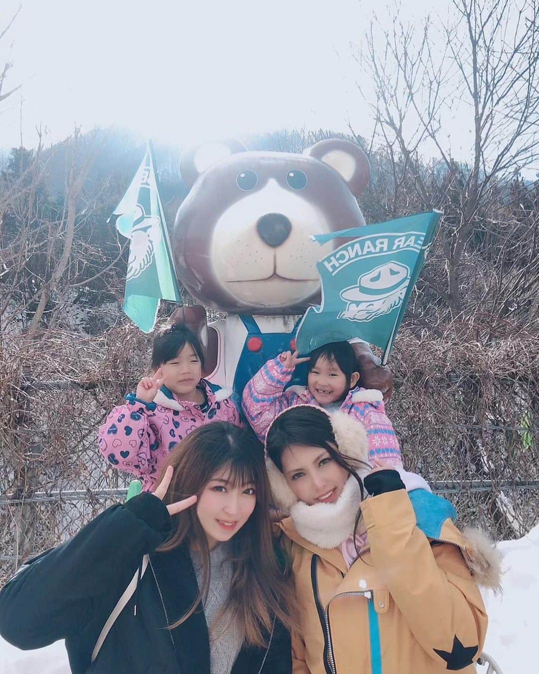 なぁのインスタグラム：「. . クマ牧場🐻 . クマめっちゃ可愛かった✨ . #クマ牧場 #岐阜 #高山 #旅行」