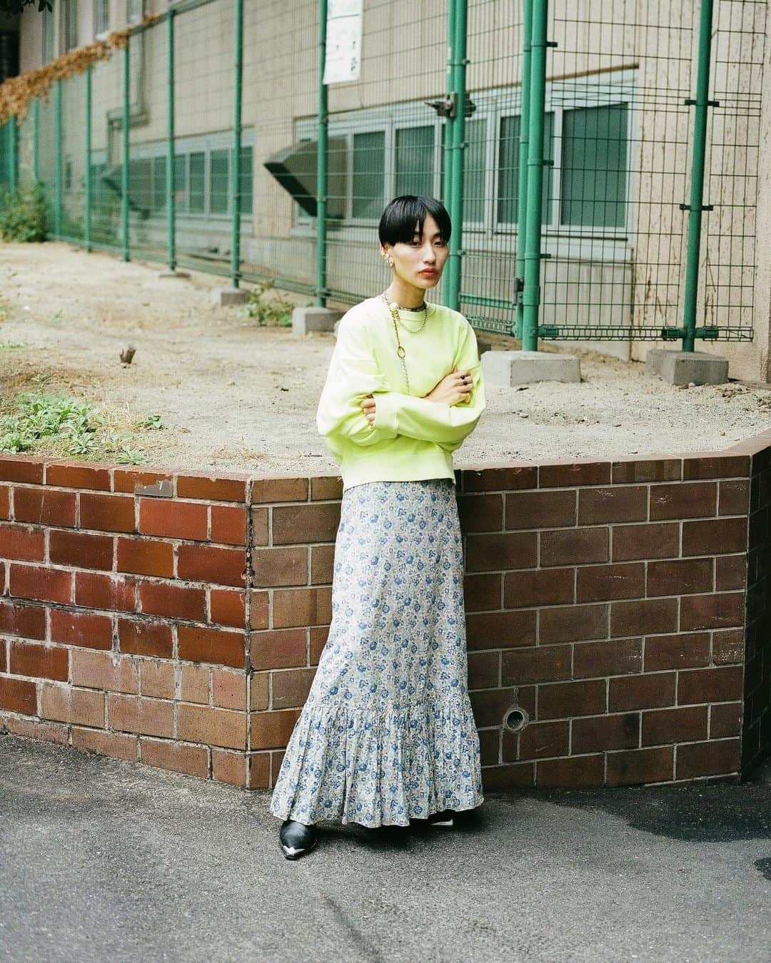 のインスタグラム：「KANSAI STREET STYLE Name: @noz_omi  Top: @gap_jp  #Gap#pr#カーボナイズドスウェット #droptokyo#tokyo#japan#streetscene#streetfashion#streetwear#streetculture#fashion#film#filmphotography  Photography: @dai.yamashiro」