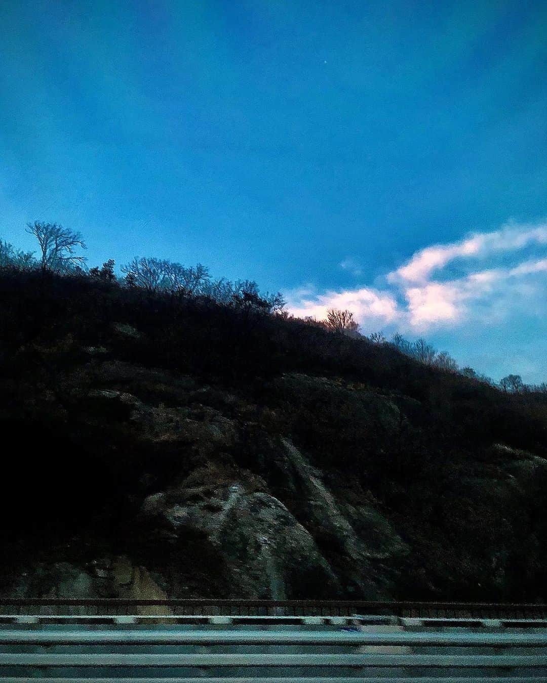 G-DRAGONのインスタグラム：「🥀」