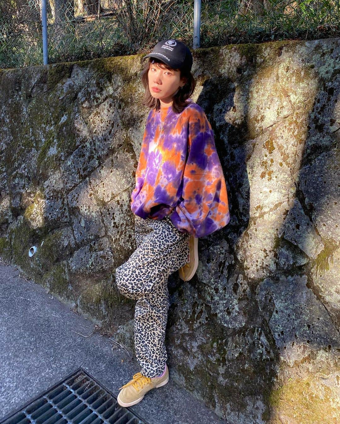 仲里依紗さんのインスタグラム写真 - (仲里依紗Instagram)「. タイダイとヒョウ柄🐆🌈 この組み合わせすきすきなやつ💫 . . cap @balenciaga  tops @jouetie_official  bottom @cookman.jp  sneaker @reebokclassicjp . #すました顔して #カッコつけてますが #とってもどんくさい #動画付き」2月11日 18時20分 - riisa1018naka