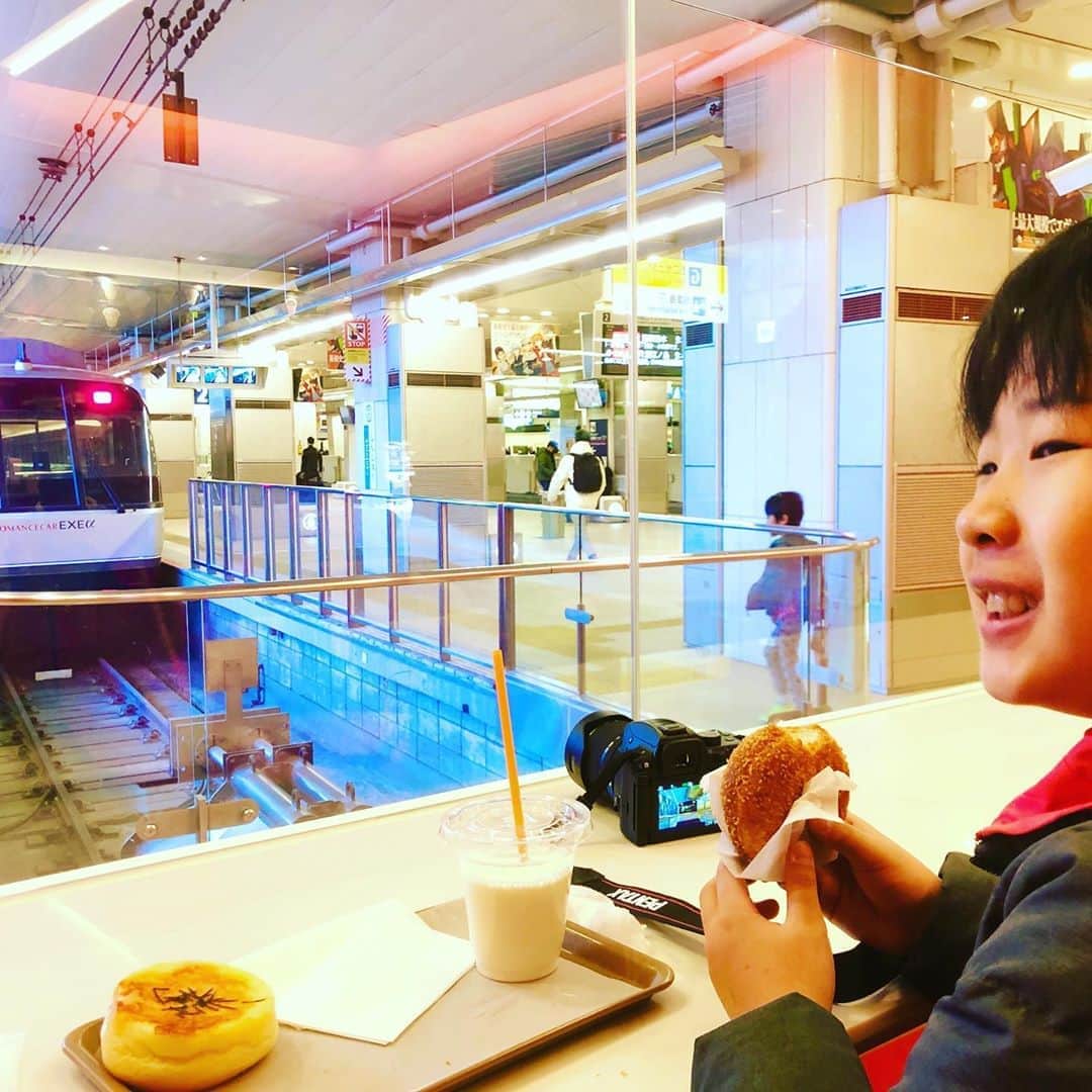のインスタグラム：「ロマンスカーカフェで朝ごはん✨  #朝ごはん #小田急 #ロマンスカー  #カフェ #がっちゃん #がっちゃんねる」