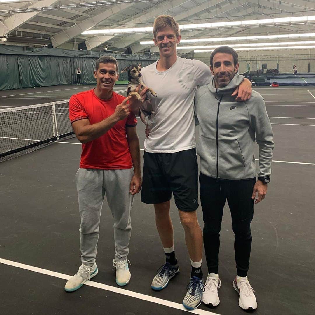 のインスタグラム：「@ladykadyanderson is very happy to finally be back with the team 😂 #Repost @diegoamoyano: Team is ready for the battles!! Let’s goooo 💪💪💪👊.」