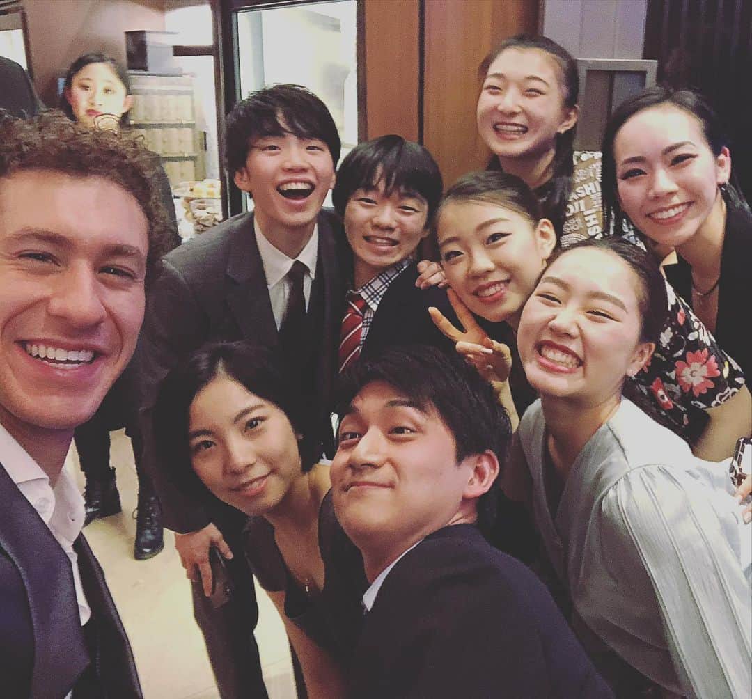 ジェイソン・ブラウンのインスタグラム：「Closing Banquet with Team Japan! バンケットに行きました！日本のチームが大好きです！ 🎌🥰 #4ContsFigure」