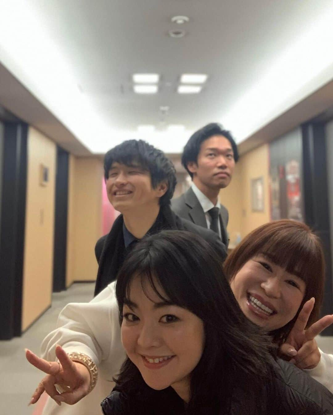 上田祥子さんのインスタグラム写真 - (上田祥子Instagram)「昨日はフジテレビで某番組の収録でした。Ebisの渡邊美樹子さんとスタッフの皆さまとご一緒させて頂き、本当に楽しく有難いひと時！ 食事を頂きながら色々なお話が出来て嬉しかったな〜。美樹子さんは知性と実力と女性らしさのバランスが素敵な方だとつくづく。ご縁の深まりに感謝！ #渡邊美樹子さん #上田祥子」2月11日 9時42分 - uedasachikoinsta