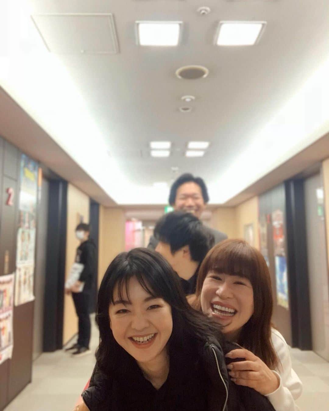 上田祥子さんのインスタグラム写真 - (上田祥子Instagram)「昨日はフジテレビで某番組の収録でした。Ebisの渡邊美樹子さんとスタッフの皆さまとご一緒させて頂き、本当に楽しく有難いひと時！ 食事を頂きながら色々なお話が出来て嬉しかったな〜。美樹子さんは知性と実力と女性らしさのバランスが素敵な方だとつくづく。ご縁の深まりに感謝！ #渡邊美樹子さん #上田祥子」2月11日 9時42分 - uedasachikoinsta