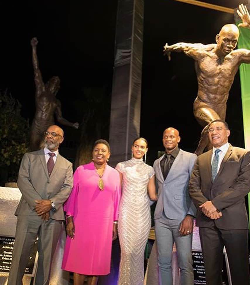 アサファ・パウエルさんのインスタグラム写真 - (アサファ・パウエルInstagram)「This statue is a living testimony that anything in life  is possible ,no matter where you come from .With hard work and dedication the impossible is possible.Thank you all for your support throughout the years . Thank you Jamaica 🇯🇲 #statueman #sureal #anythingispossible #dreambig」2月11日 10時04分 - asafasub10king