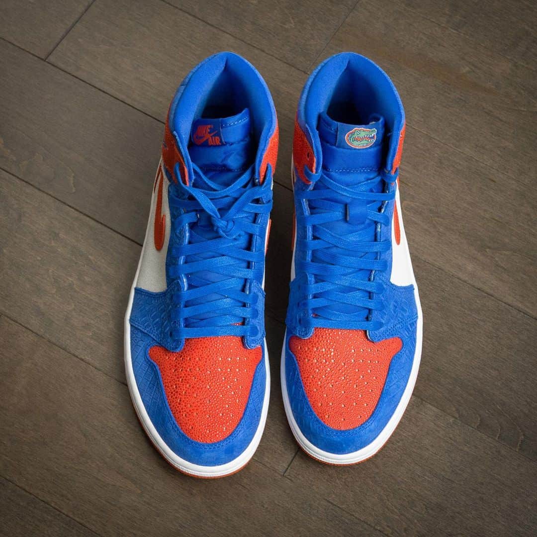 HYPEBEASTさんのインスタグラム写真 - (HYPEBEASTInstagram)「@hypebeastkicks: @jumpman23 frequently blesses its sponsored schools with ultra-exclusive PE footwear, and the latest beneficiaries are the UNC Tar Heels and Florida Gators, both of whom have received ultra-exclusive Air Jordan 1s. Constructed from faux stingray, croc and cracked leather, both collegiate colorways boast a high-end air of lifestyle luxury that’s normally not spotted on player edition designs. Limited to 250 pairs per style, they also use a recognizable slanted Air Jordan 1 Retro High OG cut. Hit the link for full details.⁠⠀ Photo: @englishsole」2月11日 10時42分 - hypebeast