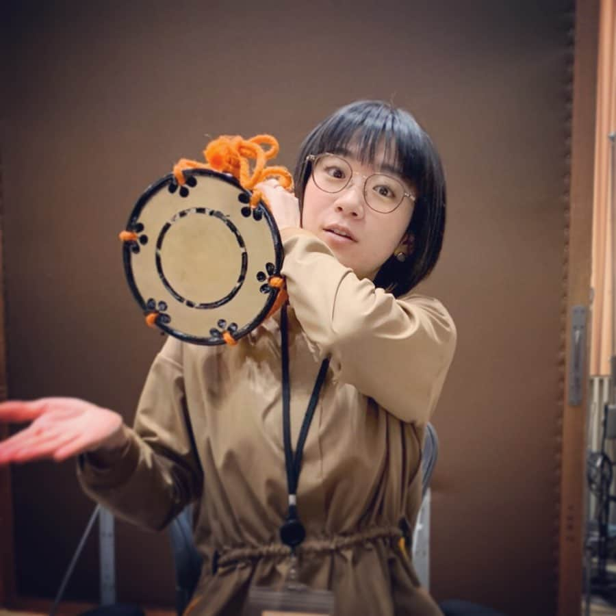 時東ぁみさんのインスタグラム写真 - (時東ぁみInstagram)「どういう状況？？w ・ 持ち方も叩き方もわからない…小鼓 全然音が出ませんでしたw ・ 伝統芸能を汚してるつもりはありません。真剣です。🙇🏻‍♀️ ・ #時東ぁみ #ラジオマンジャック #nhk #nhkfm #ラジオ #radio #生放送 #小鼓 #伝統楽器 #伝統芸能 #難しい #音でない #真剣 #センスない #どんな状況 #表情 #ウケる #ジワる」2月11日 11時07分 - amitokito