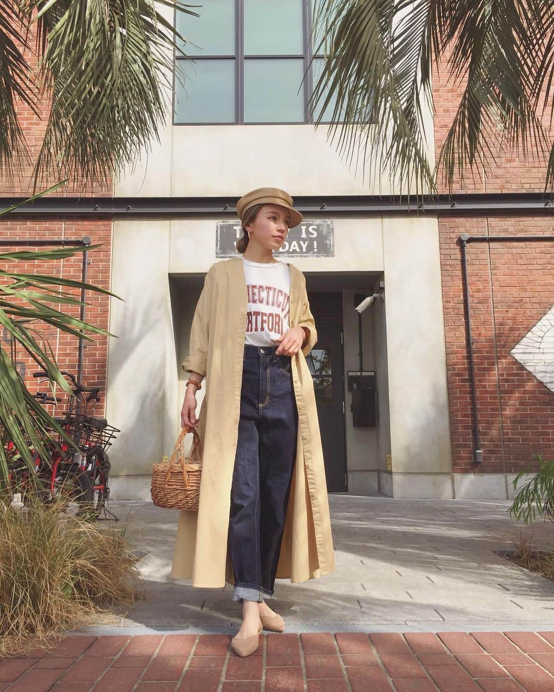 のインスタグラム：「みなさま春の準備はできてる¨̮⋆ˀ̣ˀ̣ 明日からあったかくなるみたい🌸  昨年人気だったGATHER SHIRT OPが今年も登場♩¨̮⑅* 今夜21:00〜発売🌞🌵 価格もお求め安くなってるのでぜひ♡」