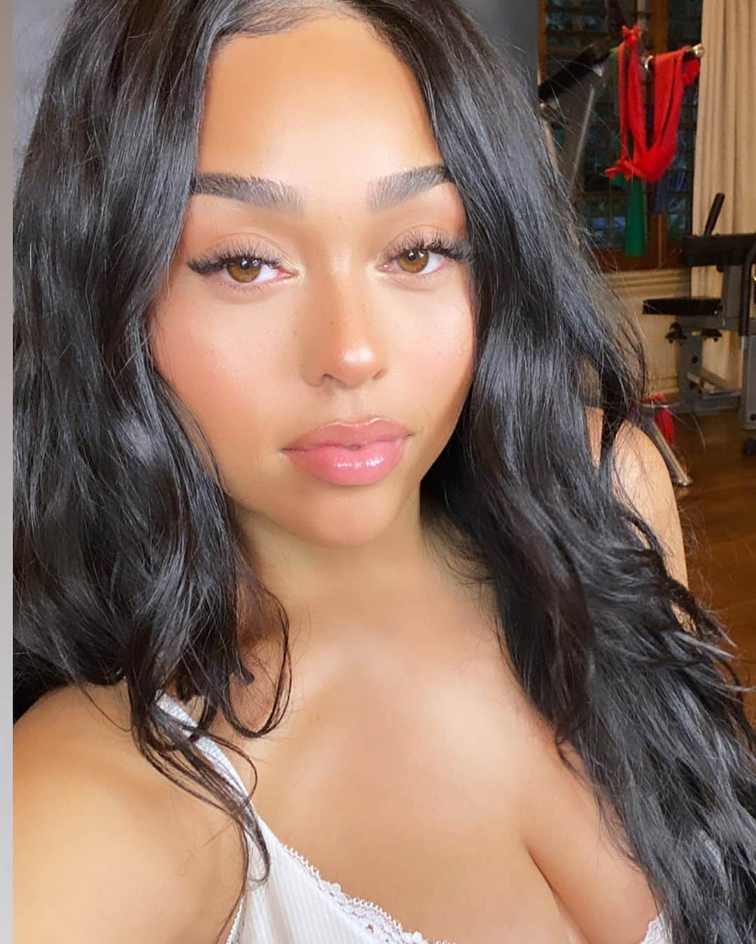 ジョーディン・ウッズさんのインスタグラム写真 - (ジョーディン・ウッズInstagram)「coming soon 🤗😌」2月11日 11時38分 - jordynwoods