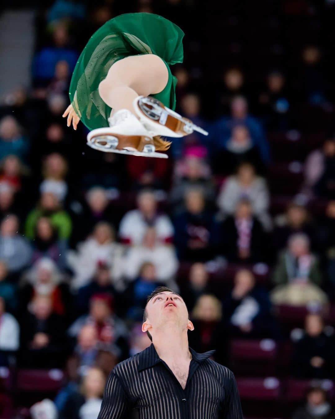 のインスタグラム：「Thought I should have one with more then just @bryce.chudak forehead in it. .since he’s doing most of the work. 🤷‍♀️ . . 📸 @danielleearlphotography  #pairsskating #ridellskates #ctnats20 #mkblades」