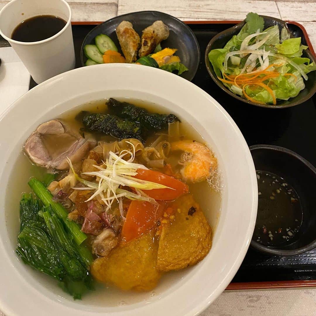 のインスタグラム：「事務所近くのベトナム料理でランチ #新宿御苑前 #ベトナム料理 #パクチー抜き」