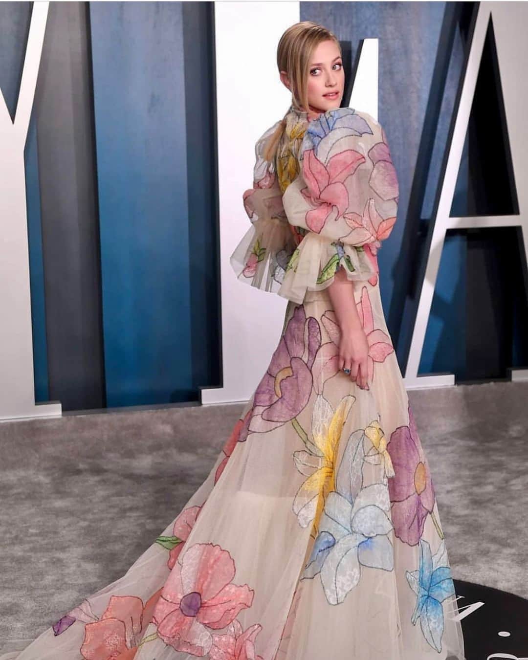 リリ・ラインハルトのインスタグラム：「🌷」