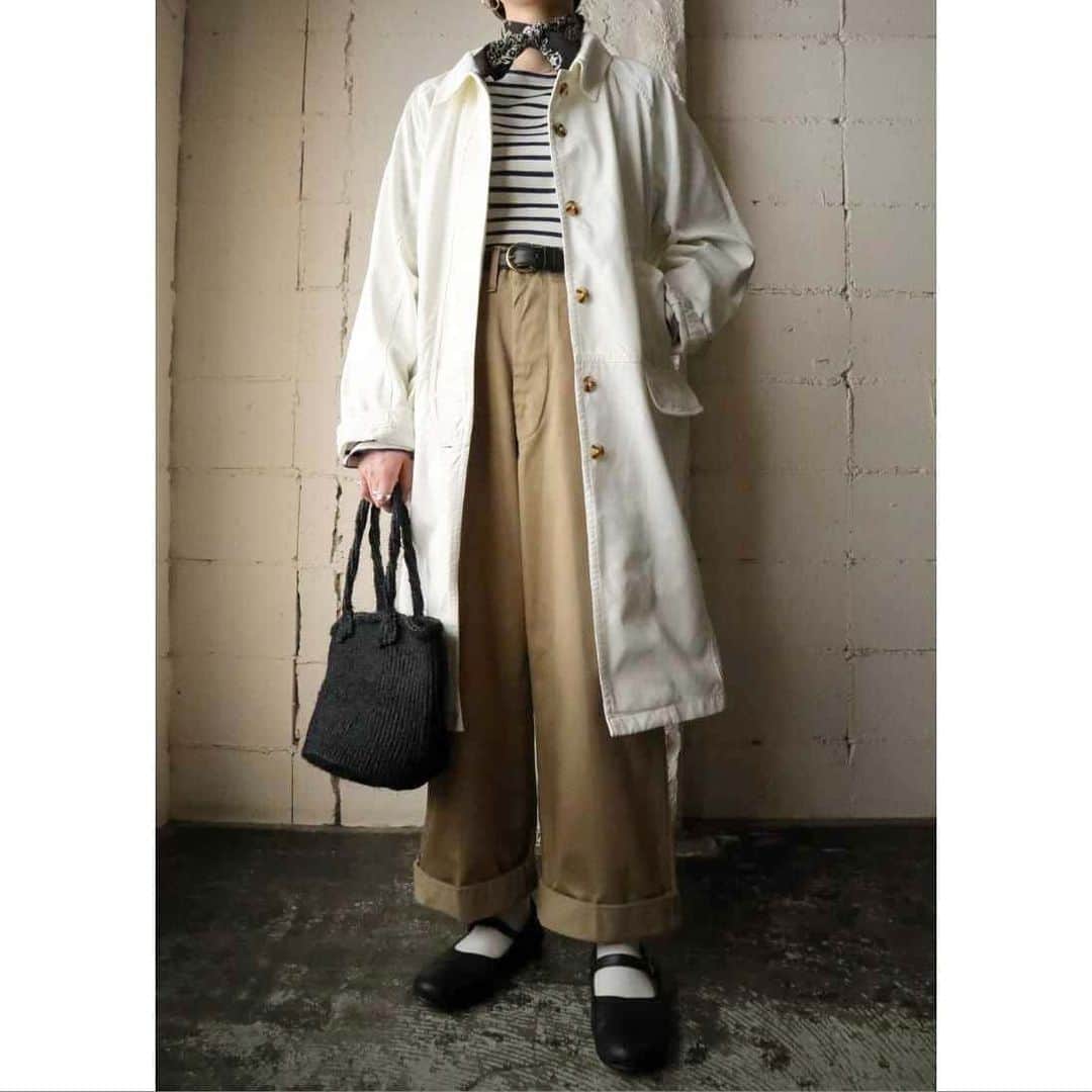 吉祥寺 古着屋 Orfeoのインスタグラム：「White Coat Style  #orfeo #kichijoji #tokyo #vintage #used #fashion #coordinate #outfit  掲載商品のお問い合わせはメールにて承っております。コメント、DMでのお問い合わせは受け付けておりませんのでご了承ください。」