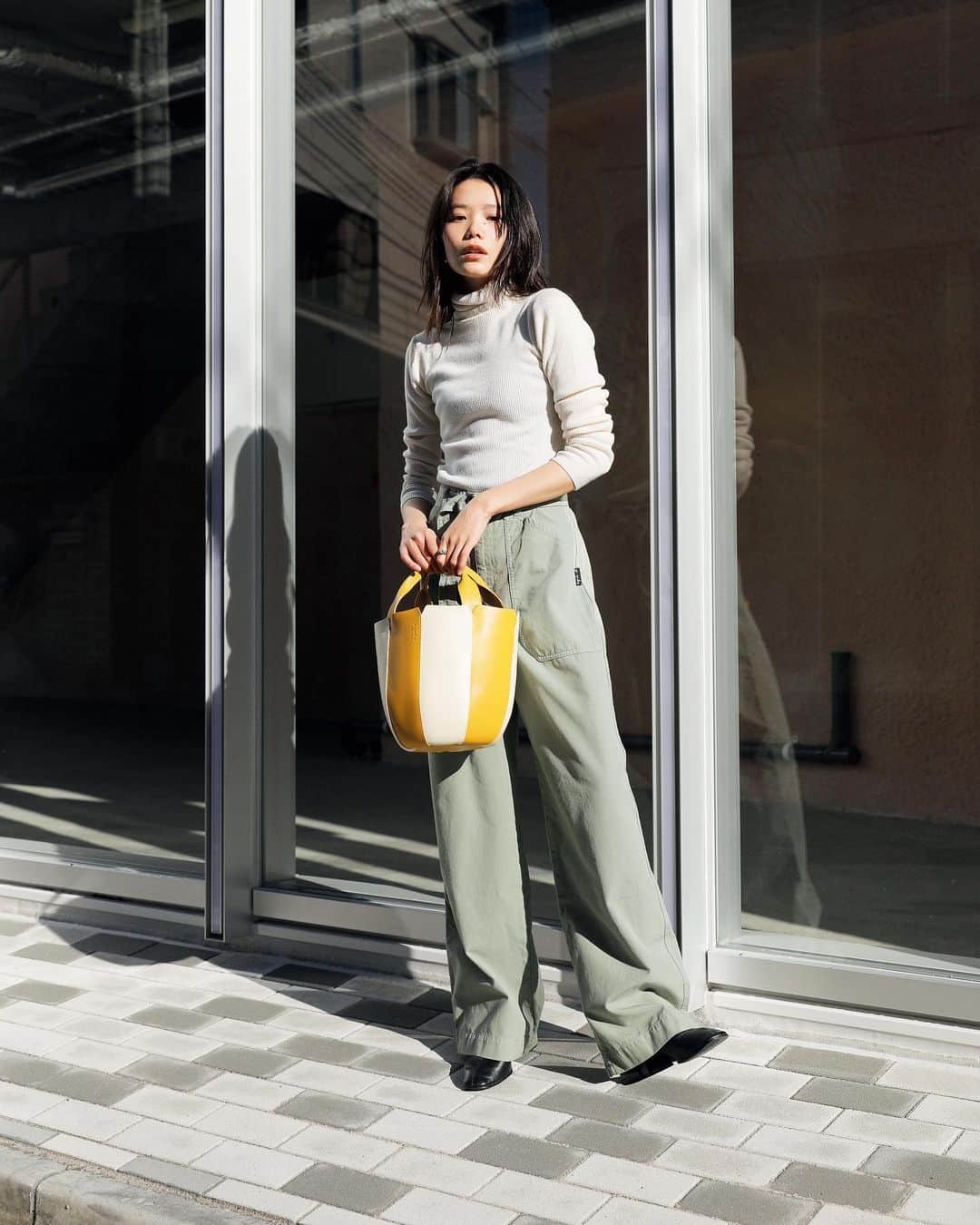 のインスタグラム：「TOKYO STREET STYLE Name: @nairuuuu  Pants: @agnesb_officiel  Bag: @agnesb_officiel  #アニエスベー#agnesb#agnesbvoyage #pr#droptokyo#tokyo#japan#streetscene#streetfashion#streetwear#streetculture#fashion Photography: @dai.yamashiro」