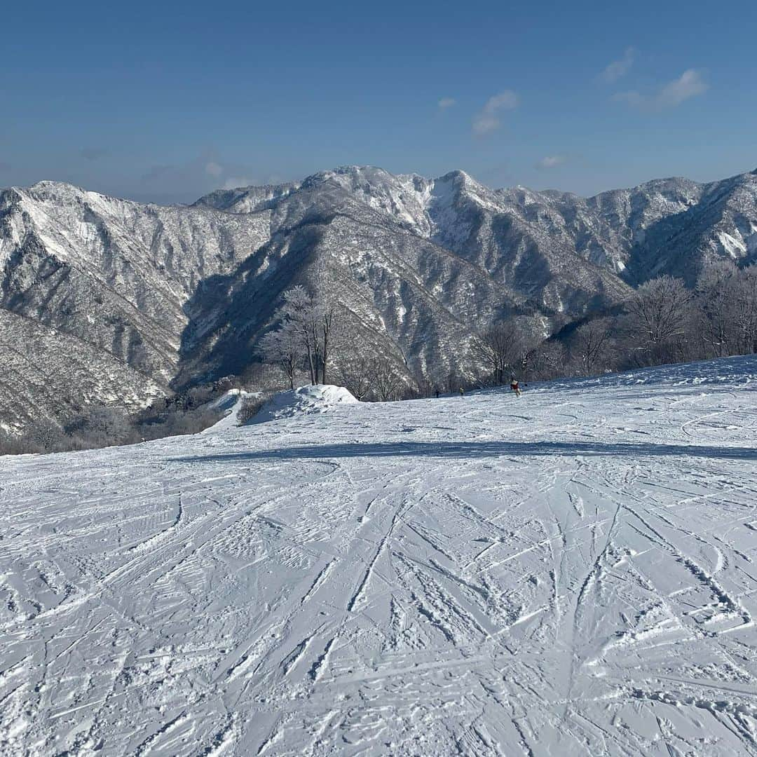 大平まさひこさんのインスタグラム写真 - (大平まさひこInstagram)「今シーズン初ボード🏂 最高の雪に最高の天気☀️ もはや誰かもわからない😅 そして疲れ方が半端ない😱歳には勝てないのか❗️ #セイモアスキー場 #スノーボード #最高 #ゲレンデ #楽しい時間 #疲れた #大平まさひこ」2月11日 12時27分 - tai03hiko