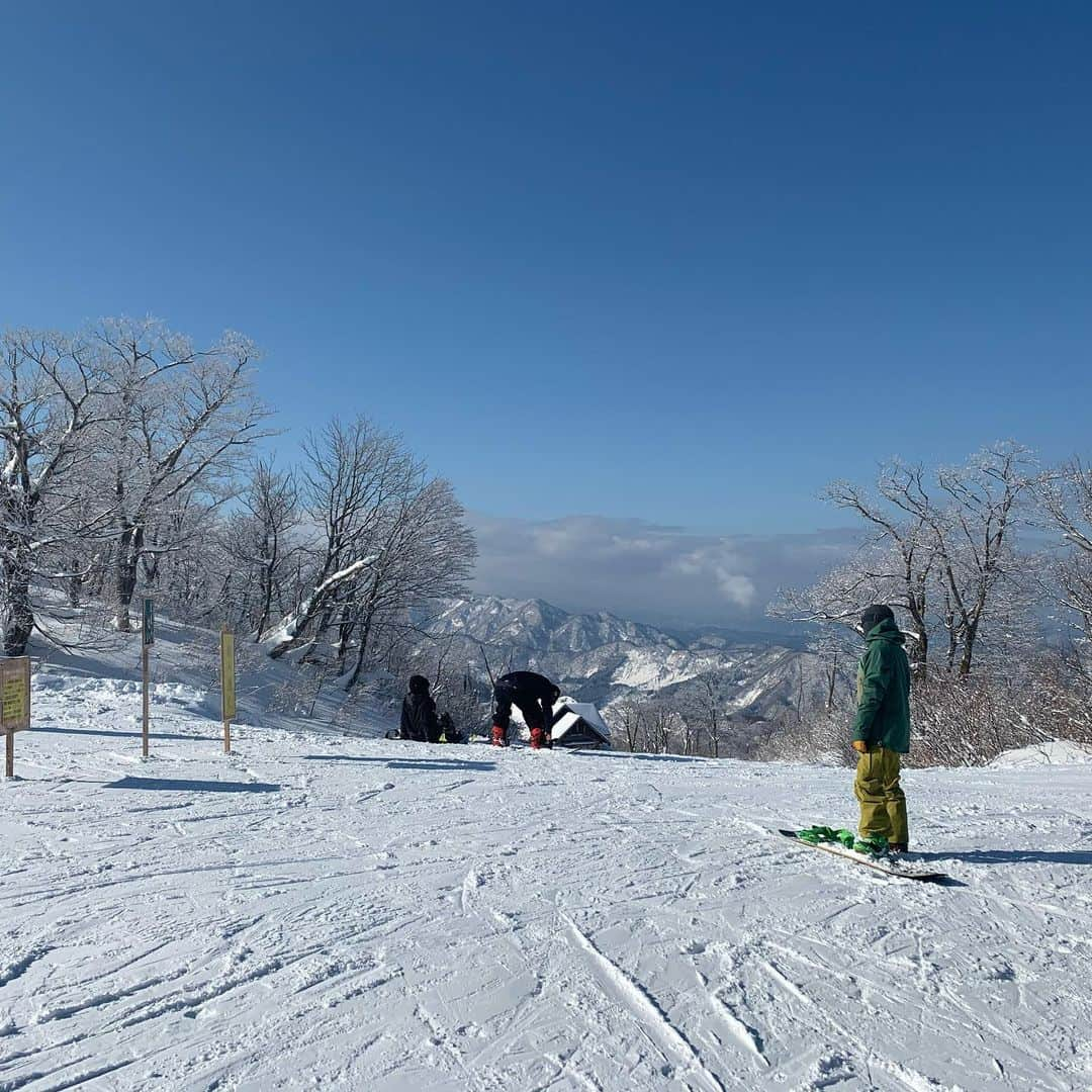 大平まさひこさんのインスタグラム写真 - (大平まさひこInstagram)「今シーズン初ボード🏂 最高の雪に最高の天気☀️ もはや誰かもわからない😅 そして疲れ方が半端ない😱歳には勝てないのか❗️ #セイモアスキー場 #スノーボード #最高 #ゲレンデ #楽しい時間 #疲れた #大平まさひこ」2月11日 12時27分 - tai03hiko