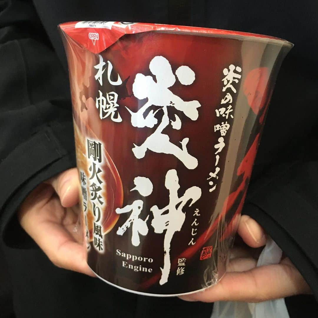 よしもと祇園花月さんのインスタグラム写真 - (よしもと祇園花月Instagram)「今日のお昼ご飯は#炎の味噌ラーメン札幌炎神 です🔥寒がりの私はこれを食べて暖まらなくちゃ⛄️ 当日券ありますよ！ 今から15:30の公演観に来てください🙋🏻‍♀️ #笑福亭仁智#シャンプーハット#松旭斎小天正#ウーマンラッシュアワー #アキナ#よしもと祇園花月#祇園花月#吉田裕#辻本茂雄#アキ#安尾信乃助#さーやのラーメン日記」2月11日 12時46分 - gionkagetsu