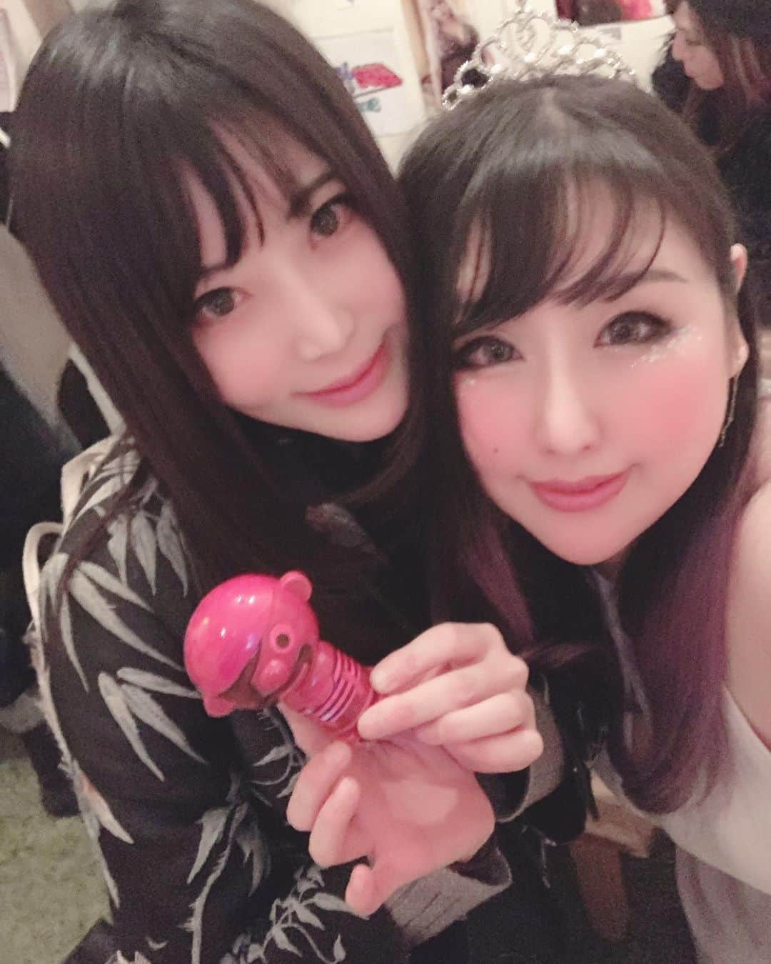 七菜乃さんのインスタグラム写真 - (七菜乃Instagram)「‪増田ぴろよ×ナマコラブ二人展‬ ‪【朝までナマぴろよSince2020】‬ ‪行ってきました💜また行く💜‬ ‪19日までだよ😎✨✨✨‬ ‪📍Bar星男⭐  @barhoshio‬ ‪新宿区新宿2-6-8小沢ビル1F‬ ‪☎️03-5379-6066‬ ‪ナマコちゃん　@namacolove と、‬ ‪ぴろよさん  @masudapiroyo の作品と💜‬ ‪好きな2人だから最高でしたよ💜‬」2月11日 18時39分 - nananano.nano