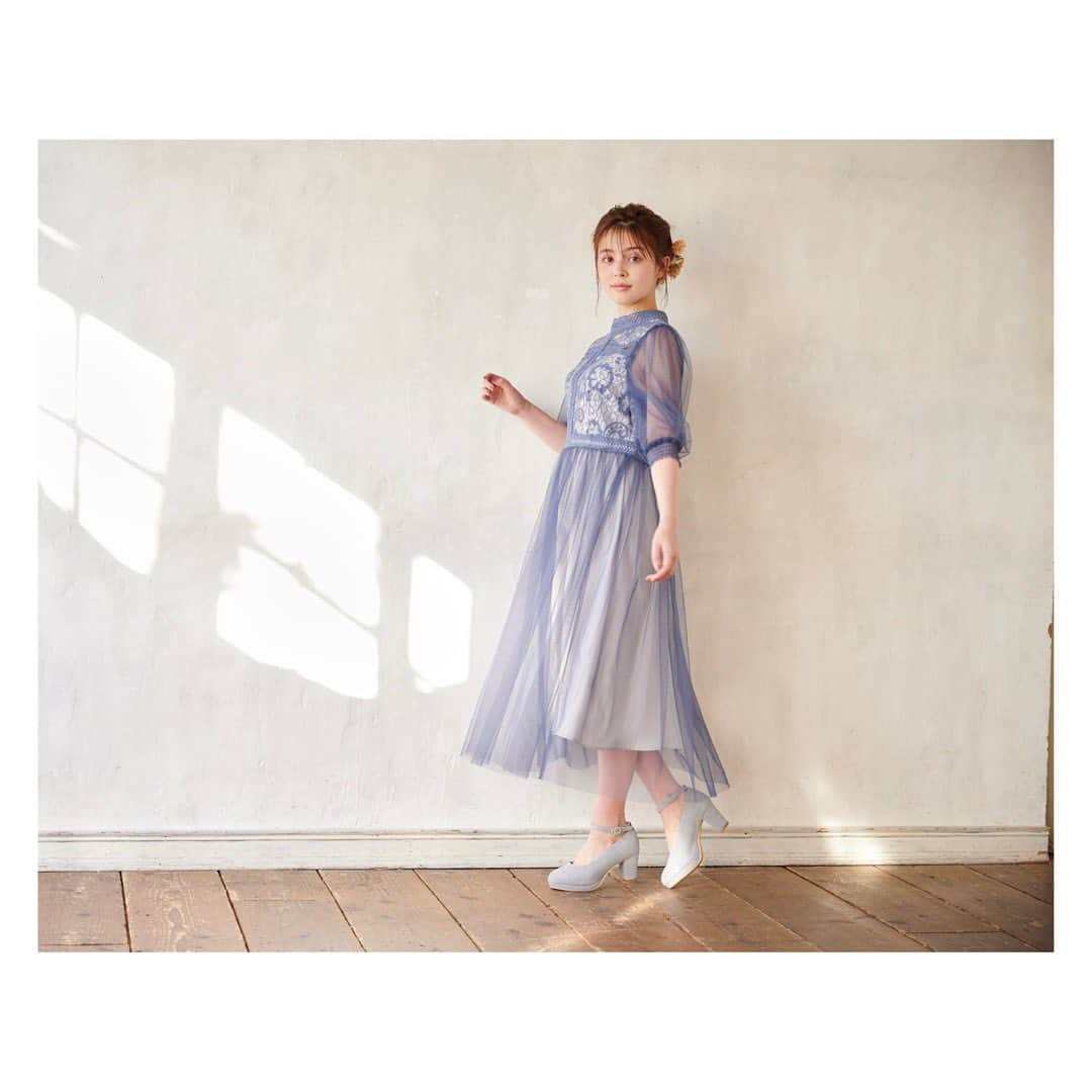 MAJESTICLEGONさんのインスタグラム写真 - (MAJESTICLEGONInstagram)「﻿ #dresscollection ♥﻿ ﻿ ﻿ Twinkle〜be a princess〜﻿ ﻿ いつもよりちょっと﻿ クラスアップしたおしゃれで﻿ オトナの仲間入り…💫﻿ 全ての女の子をPrincessにしてくれる﻿ majeのドレスたち✨﻿ ﻿ ﻿ 2月のDressテーマは﻿ “Early spring dress”🌹﻿ 様々なパーティシーンで﻿ クラスアップしたおしゃれを楽しんでね🎶﻿ ﻿ ﻿ #クロスレースチュールワンピース﻿ ¥10,000+tax﻿ ブルー/グリーン/ブラック﻿ ﻿ ﻿ 店頭には今週入荷✨﻿ オンラインストアには入荷済み✨﻿ プロフィールからオンラインストアをチェックしてね💕﻿ ﻿ ﻿ @majegirl_official @katouchan﻿ #MAJESTICLEGON#マジェスティックレゴン#加藤ナナ#新作#春#春コーデ#ガーリー#フェミニン#かわいい#おとなかわいい#instalike#instagood#ootd#インスタ映え#dress#ドレス#謝恩会#結婚式#お呼ばれ服#結婚式二次会」2月11日 18時38分 - majesticlegon_official