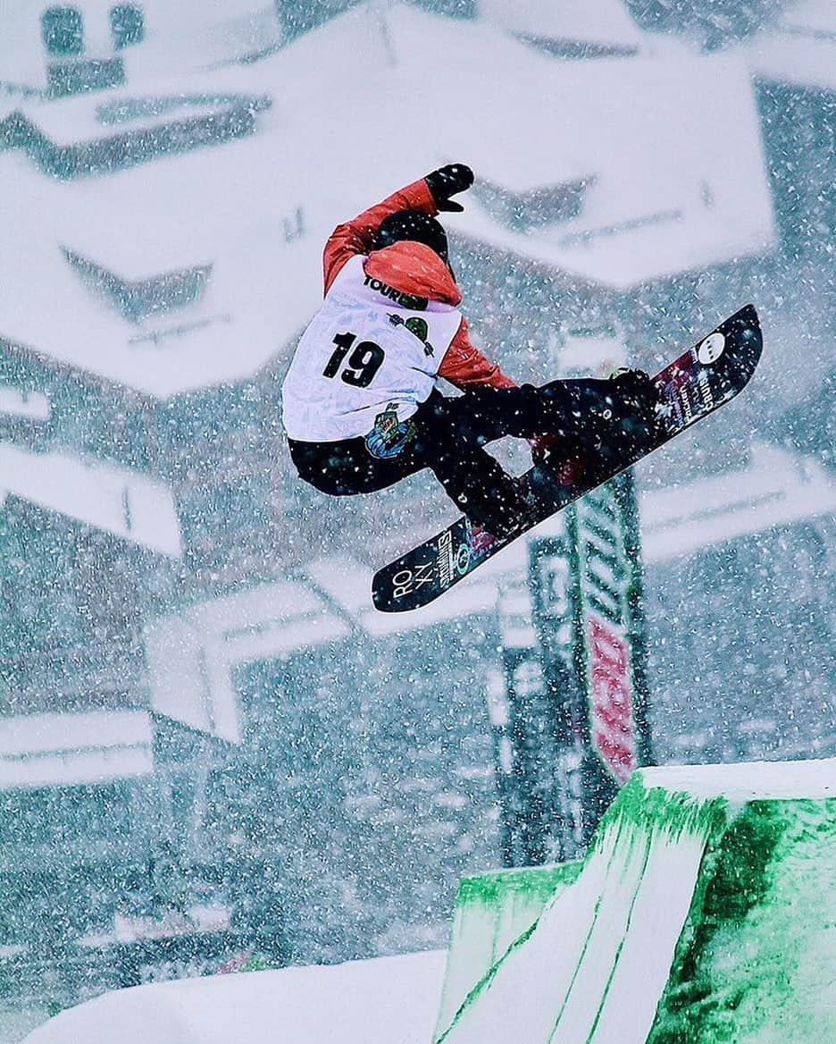 松本遥奈さんのインスタグラム写真 - (松本遥奈Instagram)「☃️☃️☃️ I like this grab💛 このグラブが好き🧡 #dewtour  #salomonsnowboardsjapan #roxy #roxyjapan #roxysnow #oakleyjapan #oakleysnowboarding #girosnow #dominator #falken #teamfalken #美瑛選果」2月11日 18時33分 - haruna_matsumoto