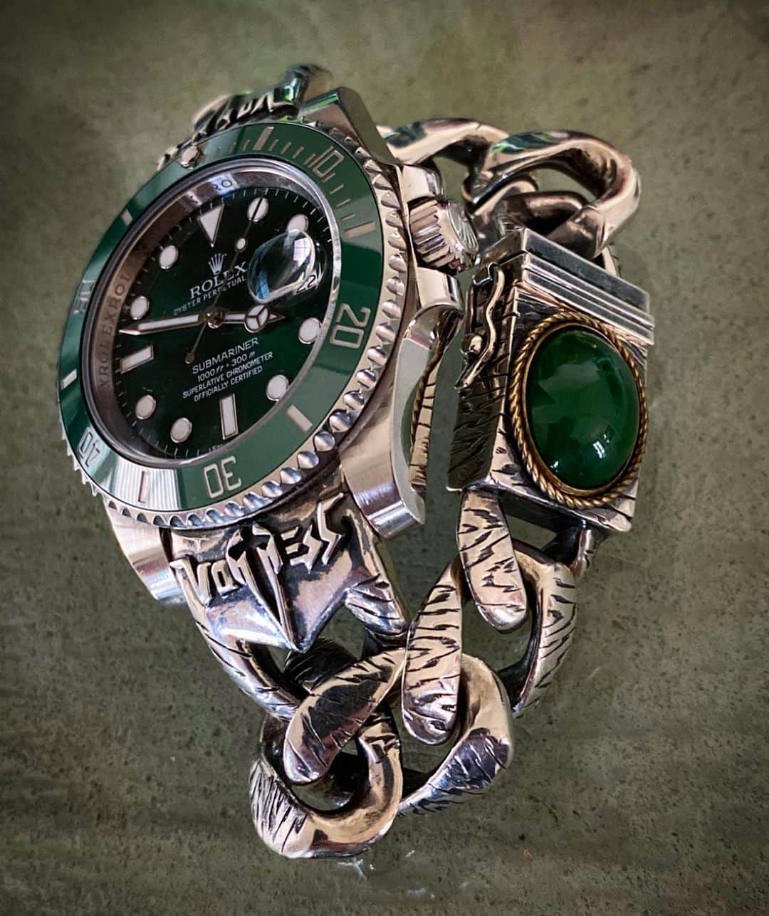 呉建豪のインスタグラム：「Fun little piece that took almost two years in the making. Figuring out what to do with this piece of jade wasn’t easy, but it came together quite nicely🧩 Awesome job @chuckleedesign #rolexhulk」