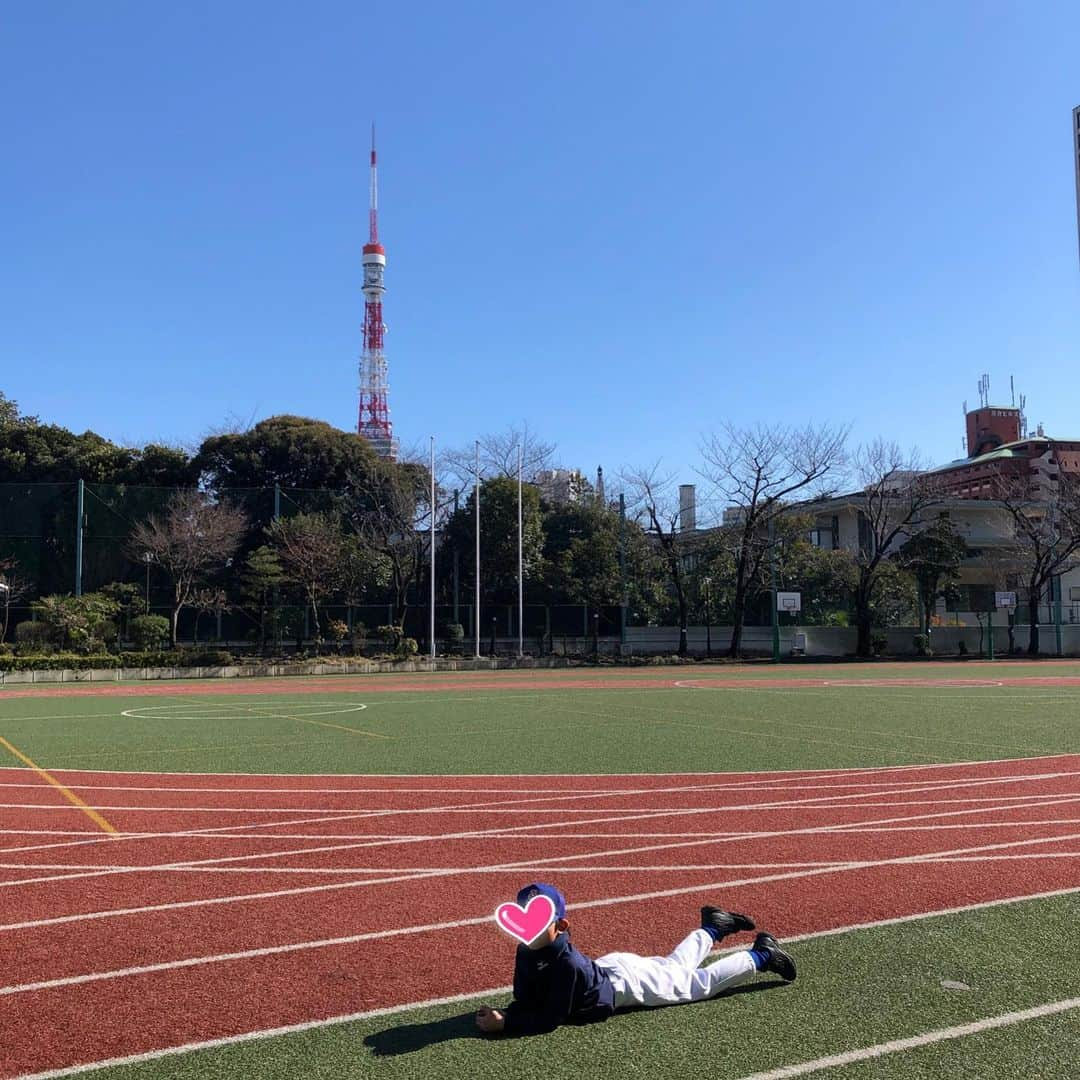 滝川その美さんのインスタグラム写真 - (滝川その美Instagram)「今日の練習場所は気持ち良いね😊  #青空 #めちゃ寒い #東京タワー #野球少年」2月11日 13時07分 - iam_sonomi_official