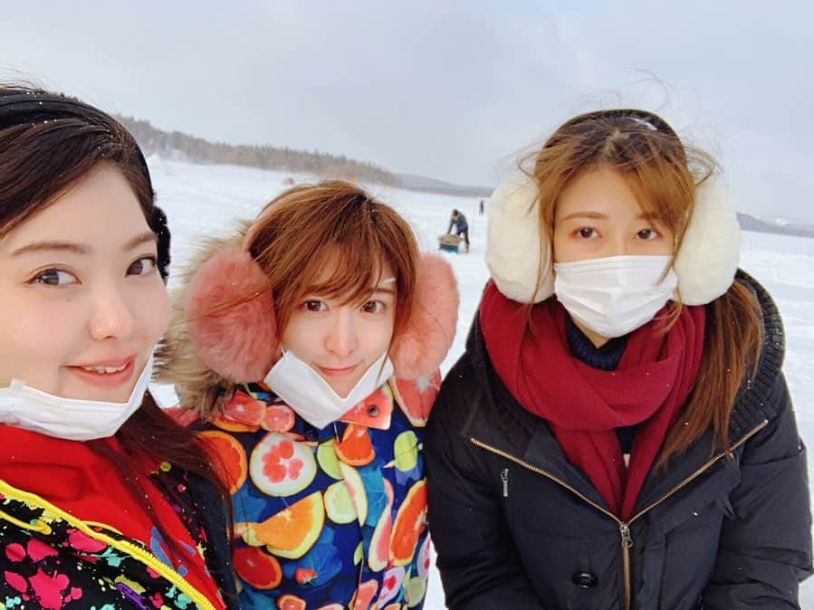 浅香美咲のインスタグラム：「マイナス30度の街、北海道名寄市に初めて行ったよ☃️ 寒すぎたけど、ワカサギ釣りしたり、おしぼり凍らせたり、氷のグラスで飲んだり雪まつり行ったり 盛り沢山で楽しかった☺️💖 写真まだまだあるから載せるね✨  #北海道　#名寄市　#ワカサギ釣り #カーリング　#名寄雪まつり #trip #hokkaido #旭川」