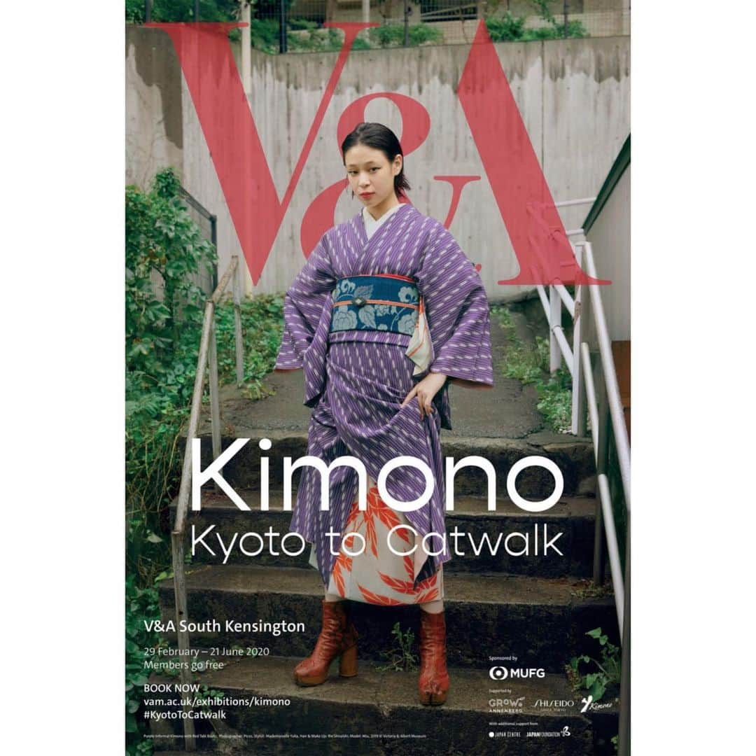 ノリタカタテハナさんのインスタグラム写真 - (ノリタカタテハナInstagram)「🇬🇧Exhibition in London👨‍🎨﻿ ﻿ ロンドンのヴィクトリア＆アルバート博物館に収蔵されている、大学在学中に制作をした友禅染めの鴉の下駄が「Kimono: Kyoto to Catwalk」展に出展されます。﻿ ﻿ --﻿ ﻿ Victoria & Albert Museum﻿ ﻿ Kimono: Kyoto to Catwalk﻿ 29 February - 21 June, 2020﻿ Gallery 39 and the North Court﻿ ﻿ This exhibition will present the kimono as a dynamic and constantly evolving icon of fashion, revealing the sartorial, aesthetic and social significance of the garment from the 1660s to the present day, both in Japan and the rest of the world.﻿ ﻿ #NoritakaTatehana﻿ #VandAmuseum﻿ #London」2月11日 13時32分 - noritaka_tatehana