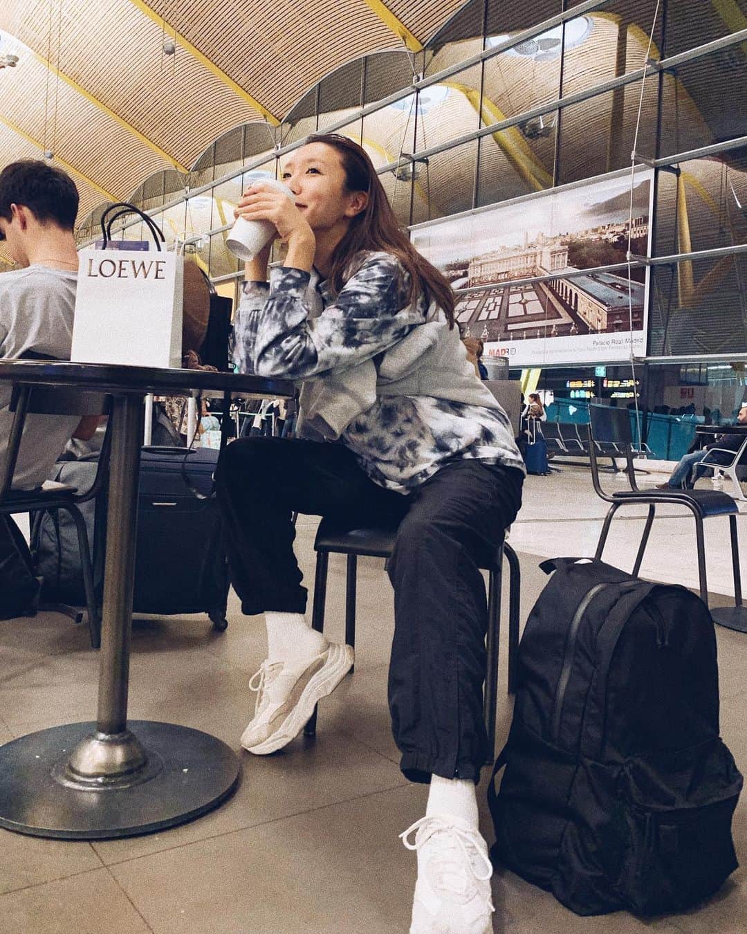 小竹麻美のインスタグラム：「📍Madrid 🔜 📍Barcelona  #マドリード の空港でさっそく ハモンが美味しかった🥺🥩」