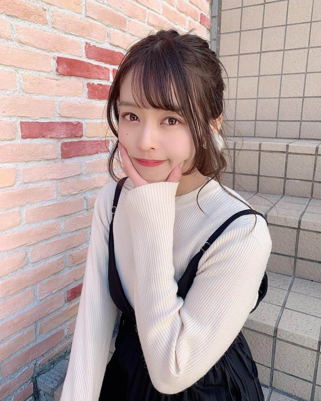 石倉侑芽さんのインスタグラム写真 - (石倉侑芽Instagram)「先日ストーリーに載せたら すごく好評だった #ゆめちんコーデ 👗💓 . この日はゆるっとポニーテール🌟 ブラシは使わずざっくりとまとめて 後れ毛をくるんと巻きましたᐠ ♥︎ ᐟ . tops... @redyazel #redyazel onepiece... @fifth_store #fifth  pierce... @misamisa124 necklace... @tiffanyandco . 最近ワンピースが楽ちんですき♡ . #コーディネート#私服#ゆめちん#ポニーテール#キャミワンピ #レディアゼル#フィフス#モノトーンコーデ#coordinate #wear#ootd#fashion#onepiece」2月11日 13時34分 - yume8115