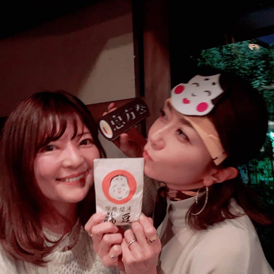 坂田陽子さんのインスタグラム写真 - (坂田陽子Instagram)「まさかの餃子のハシゴ⁉️と、 暖簾を見てびっくりしたけど、 @maki.wwf たまちんが予約してくれたのは、餃子やさんの店内を通り抜けた奥の扉の向こうにあるカウンタービストロYorgo🍷 ・ ジャガイモのウニソースや カツレツなどワインに合う気の利いた料理がカジュアルにいただけるお店でした😆 ・ 20年くらい前、#FM福岡 の #人気ラジオパーソナリティー だった #椎葉ユウ さんに声をかけて頂き、初めて担当した深夜の番組、 #レディオジャーキー　でディレクターをしてくれた、たまちん。 ・ 当時新人アナウンサーだった #西川さとり　君と椎葉さんとの4人で夕方から打ち合わせ→収録→深夜の打ち上げ→結果、朝帰り😂😂仕事というより、部活みたいで楽しかったなぁー。 ・ たまちんとワイン飲みながら盛り上がって、またまた晴美の隠れ家BARへ。 この方とも、高1からの長〜い付き合い。照れて、写真あんまり撮らせてくれないところも、昔から変わらない😂😂 大好きな人達が居るって幸せな事だなぁ。」2月11日 13時45分 - yokosakata