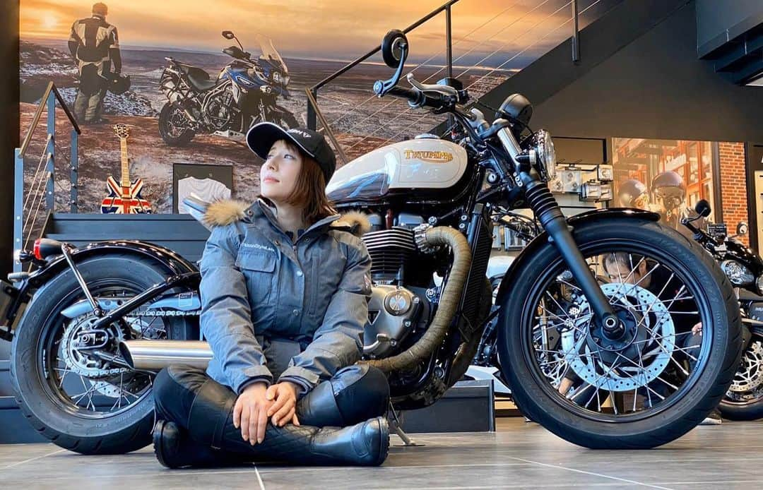 玉置成実さんのインスタグラム写真 - (玉置成実Instagram)「トライアンフ東京さんに遊びに行ってきたよ🏍﻿💨 ﻿ #triumph #triumphbobber﻿ #トライアンフ東京 #バイク女子」2月11日 14時00分 - nm_tmk