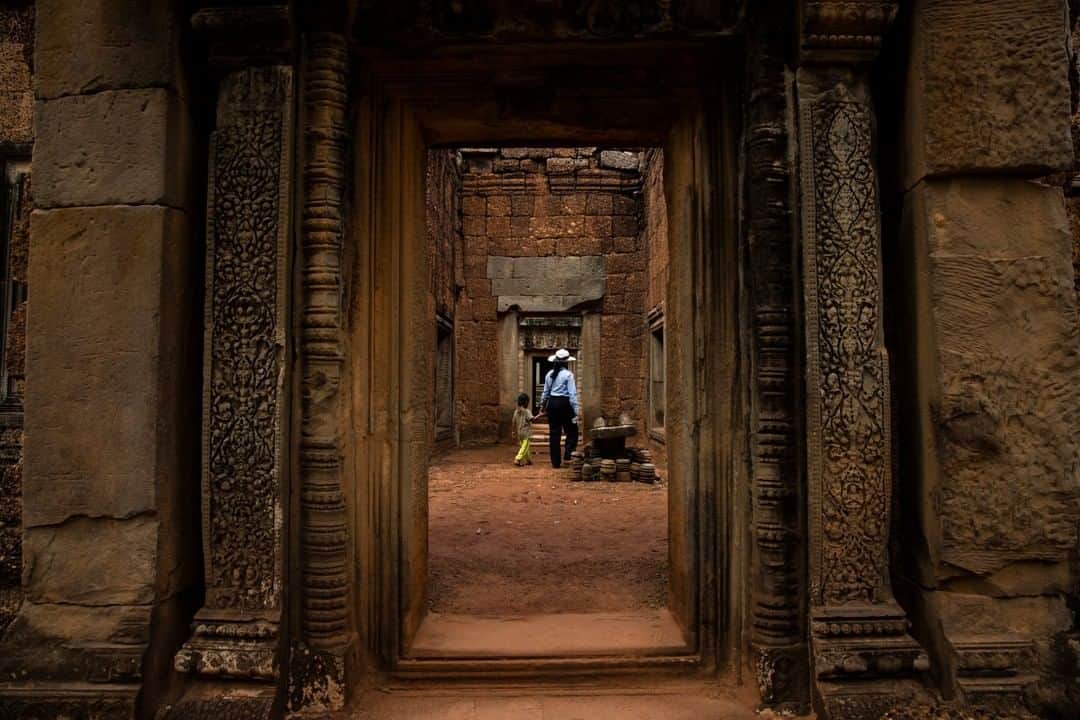 National Geographic Travelさんのインスタグラム写真 - (National Geographic TravelInstagram)「Photo by @krystlejwright | The temples of Angkor in Cambodia provide a rich experience, as much of the artwork has withstood centuries of weather and exposure. The joke among tourists is that you can feel “templed out,” since the UNESCO World Heritage site is 400 square kilometers (250 square miles), and my advice to you is to choose wisely when visiting the park.」2月11日 14時09分 - natgeotravel