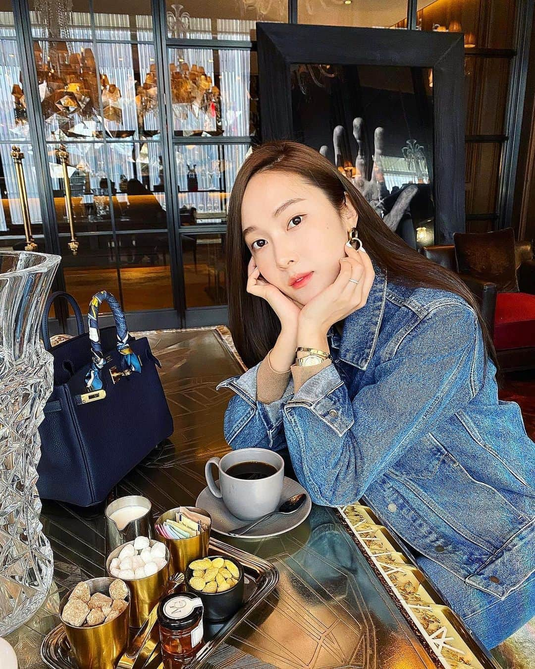 ジェシカ さんのインスタグラム写真 - (ジェシカ Instagram)「The perfect spot for a midday pick me up coffee☕️ #nyfw @baccarathotels」2月11日 14時13分 - jessica.syj