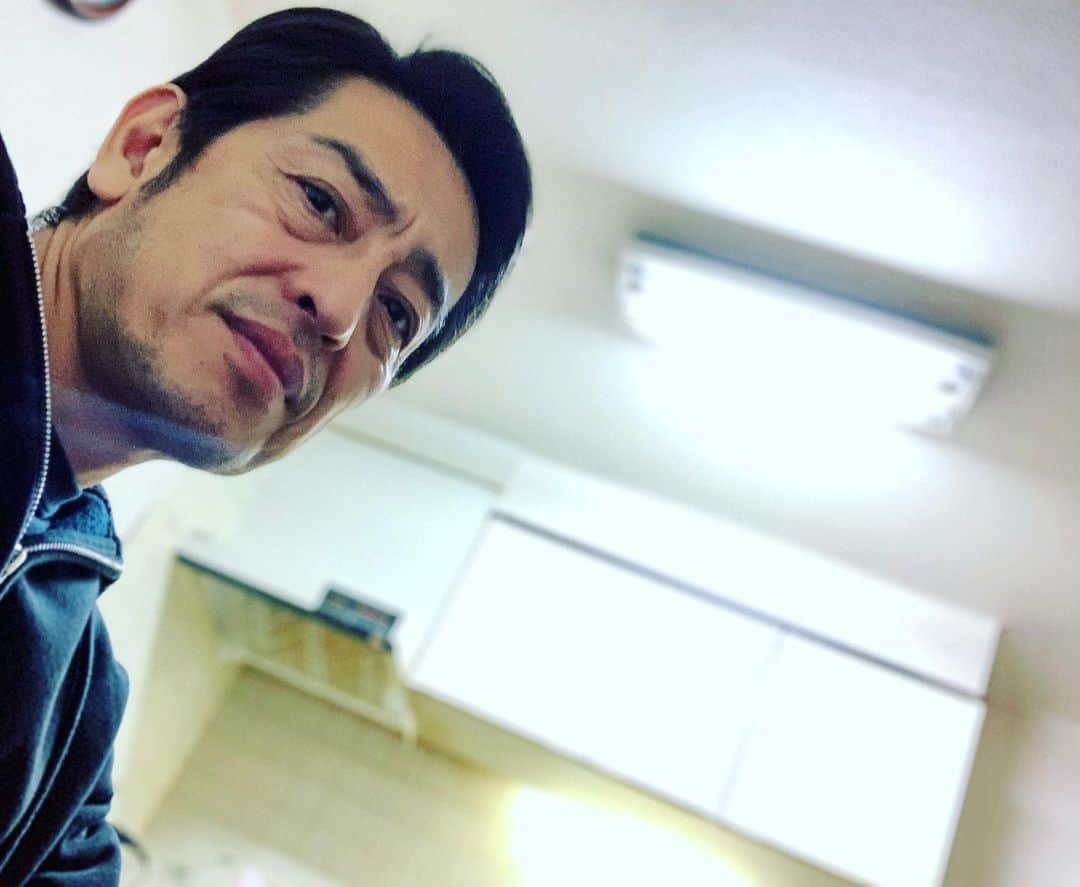 のインスタグラム：「４ヶ月ぶりに髪切った✂️ サッパリ気分爽快〜🍃 先日の作品の役で髪切ろうと思ってたんだけど、衣裳合わせで監督から「髪切らないで下さい」って言われて切れずにいたんだけど‥ やっとスッキリした。😄 #ヘアカット」