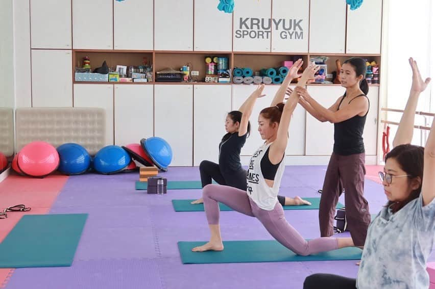 ヌットサラ・トムコムさんのインスタグラム写真 - (ヌットサラ・トムコムInstagram)「Yoga day 🧘‍♀️วันนี้สนุกมากค่ะ ขอบคุณ @tara_maya ที่พามา ขอบคุณครูแมว @rinratha_pari ที่ช่วยสอนให้ค่ะ แล้วจะมาทำท่ายากเพิ่มอีกนะคะ😬😆」2月11日 14時48分 - nootsara13